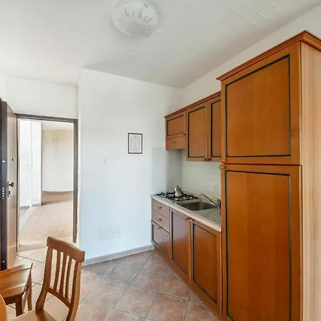 Stunning In Apartment Golfo Aranci